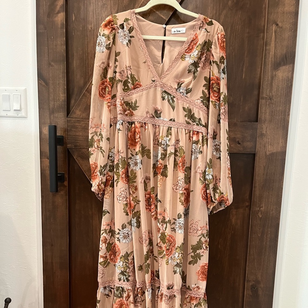 Women’s lace maxi dress